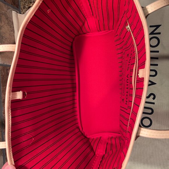 Louis Vuitton Neverfull MM Monogram Tote - Picture 6 of 10